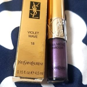 Cream eyeshadow wand